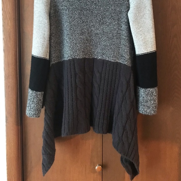 Colorblocked Sweater - Picture 3 of 10